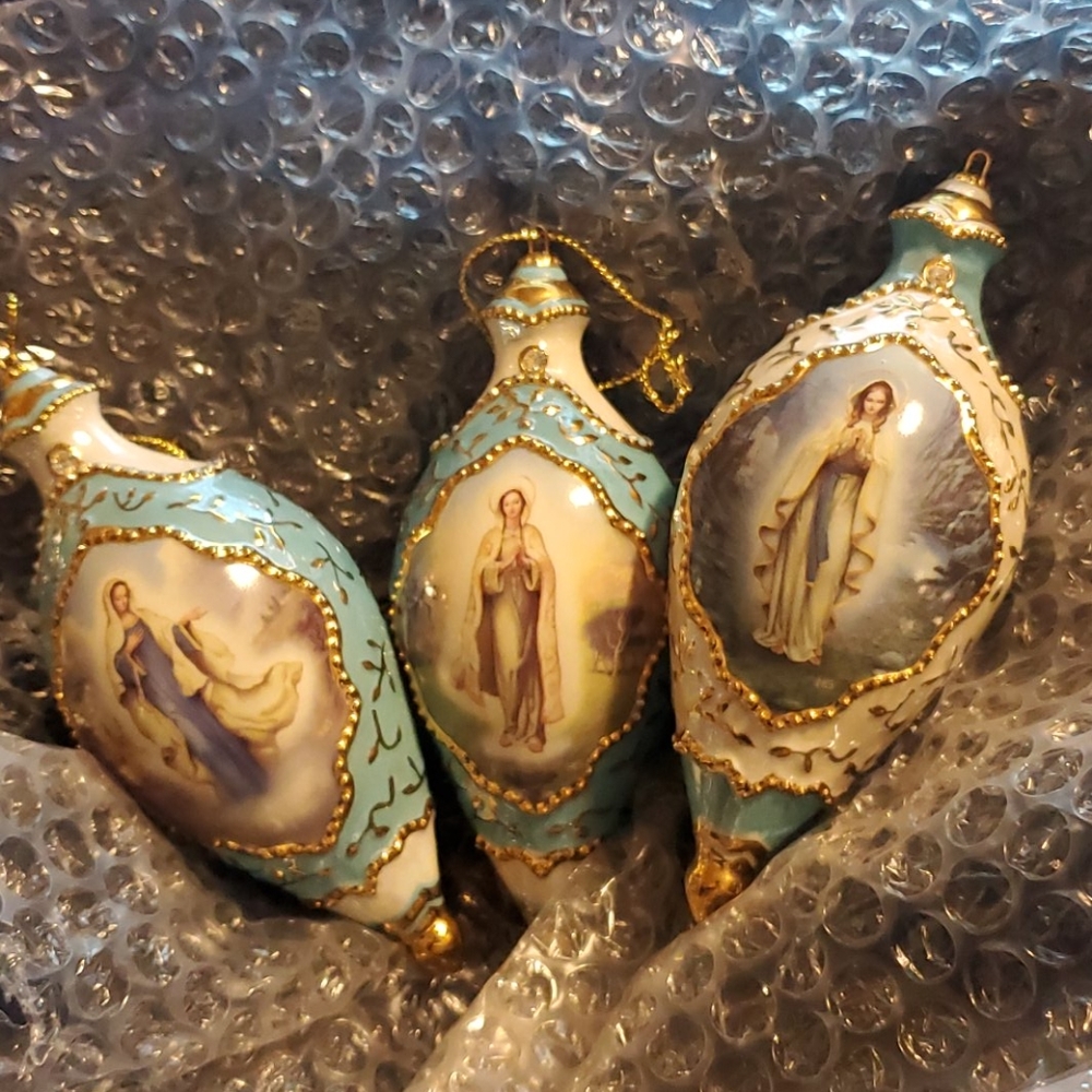 Visions Of Mary ornament collection - Christmas